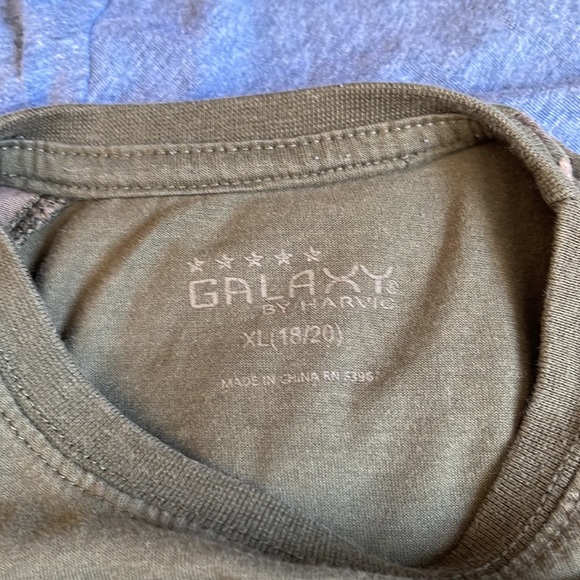 three shirts for the price of one - Picture 4 of 4